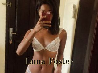 Luna_Foster