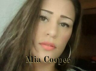 Mia_Cooper