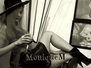 MoniqueM