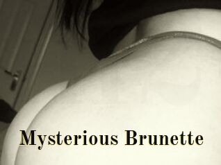 Mysterious_Brunette
