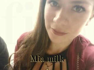 Mia_milk