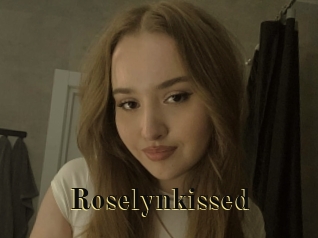 Roselynkissed