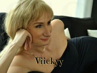 Viickyy